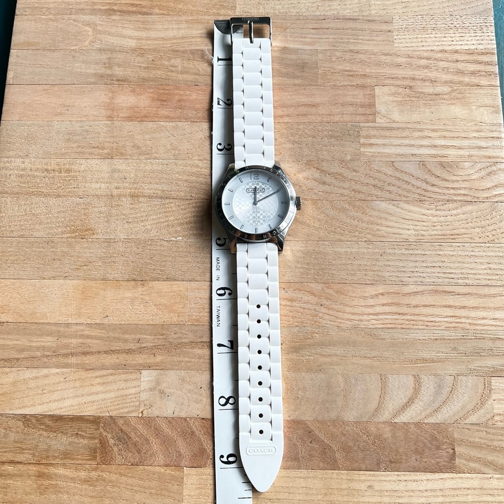 Coach ladies Maddy white dial silver tone sporty watch NEW BATTERY - Picture 8 of 8